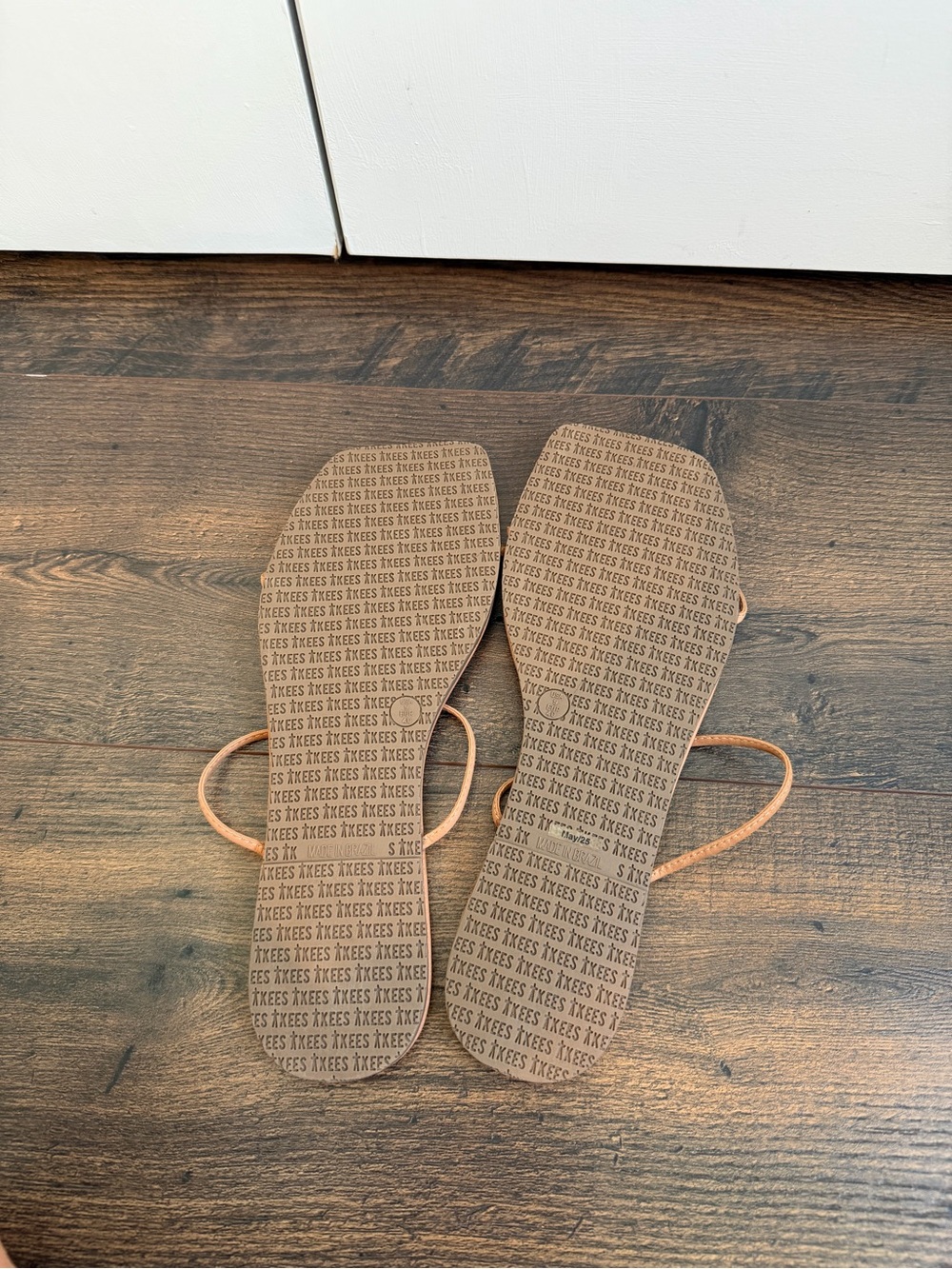TKEES Women’s Chloe Square Toe Sandals Pout NWOT Size 9 - Picture 9 of 10